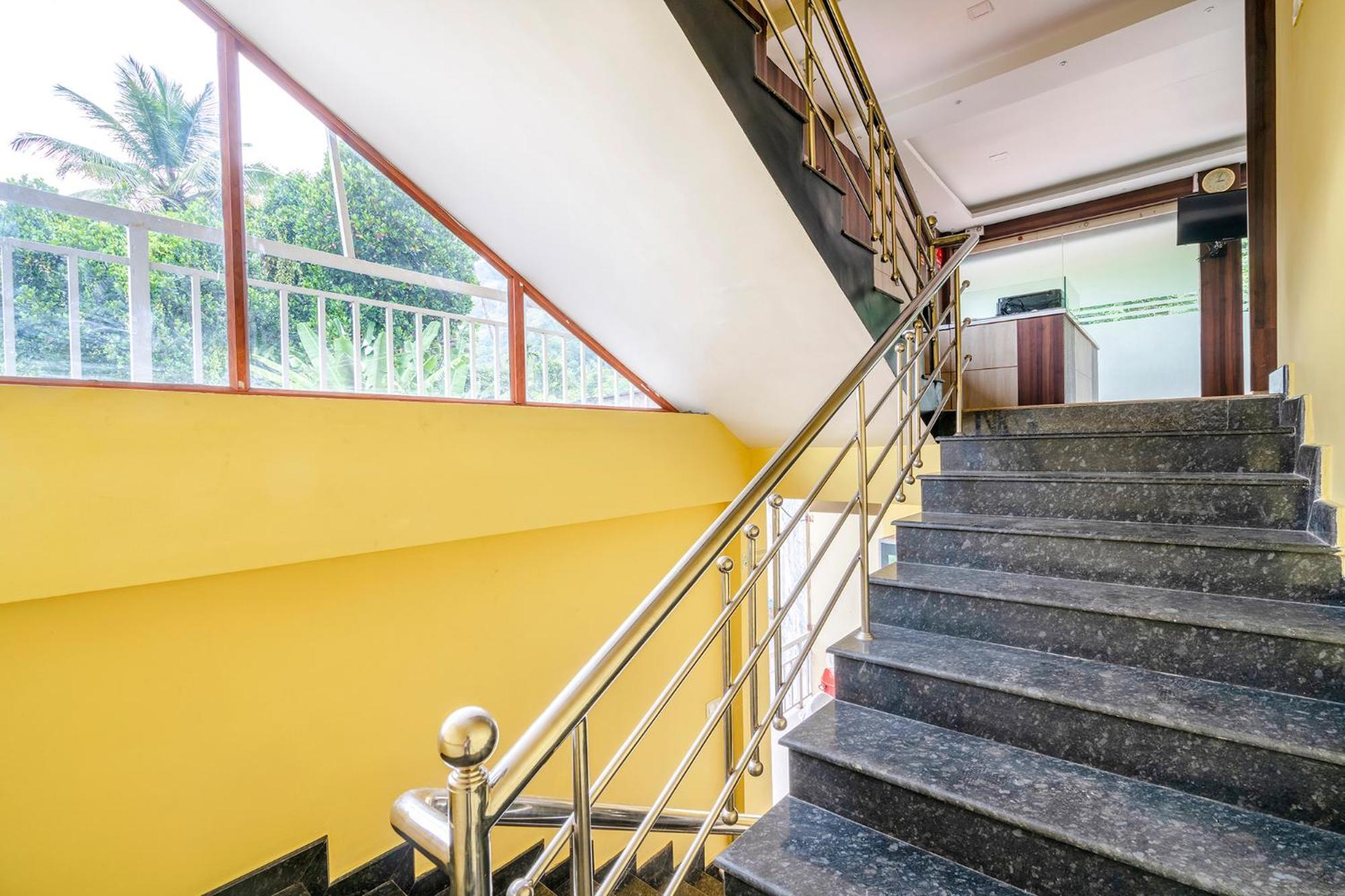 Fabhotel Abrigo Residency Anaviratty Luaran gambar